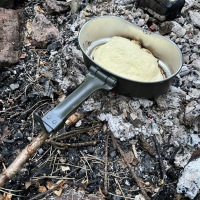 Pfannenbrot im Bundeswehrgeschirr