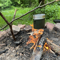 Henkelmann über Feuer